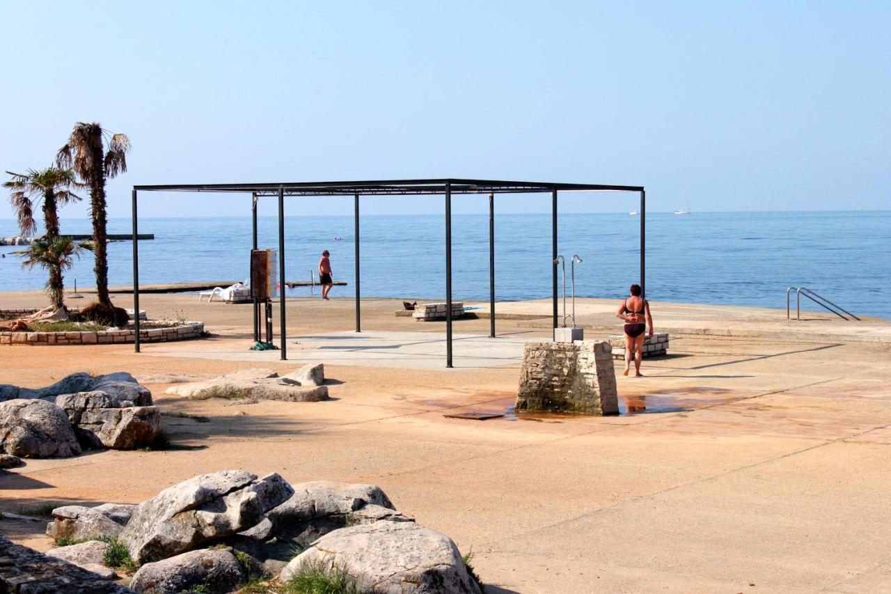 Apartments With A Parking Space Umag - 6995 Exterior photo